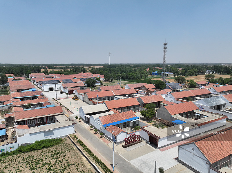 航拍夏季乡村蔬菜大棚自然风光图片素材