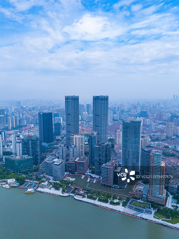 航拍上海北外滩和陆家嘴蓝天白云图片素材