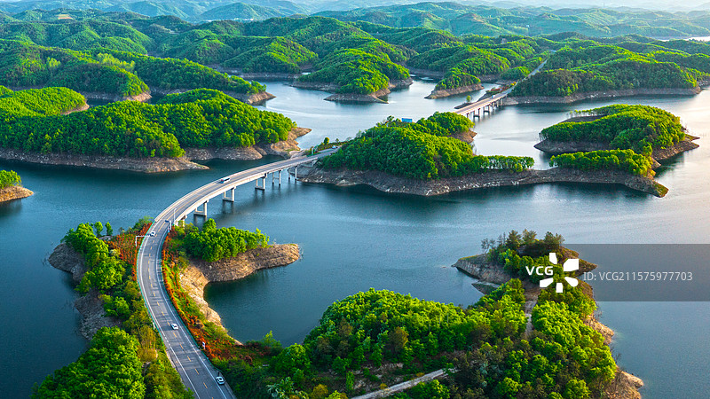 湖北十堰：丹江口环库旅游公路风光如画图片素材