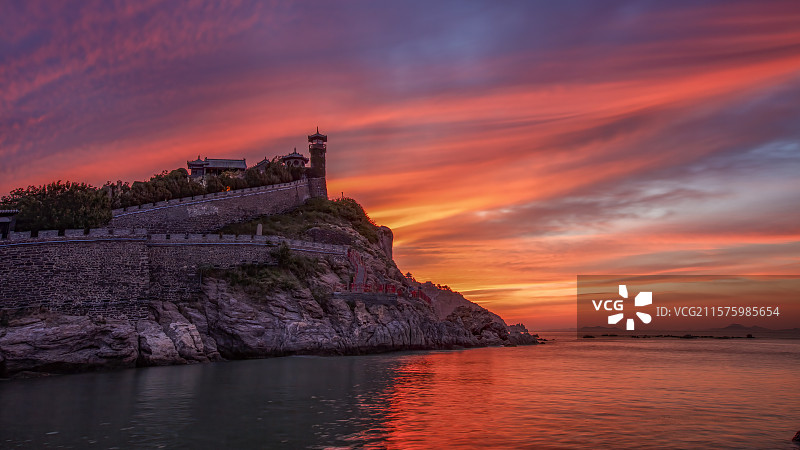 仙境蓬莱阁火烧云晚霞景色图片素材