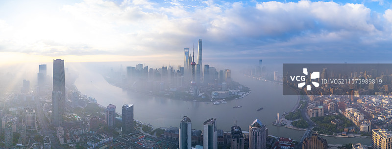 航拍上海陆家嘴和黄浦江景观图片素材