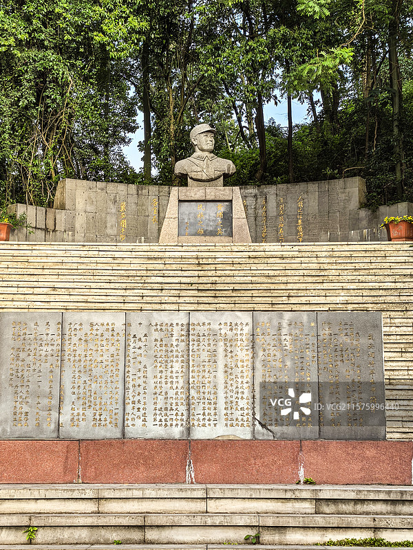 中国贵州贵阳市花溪区花溪公园里的戴安澜将军墓图片素材