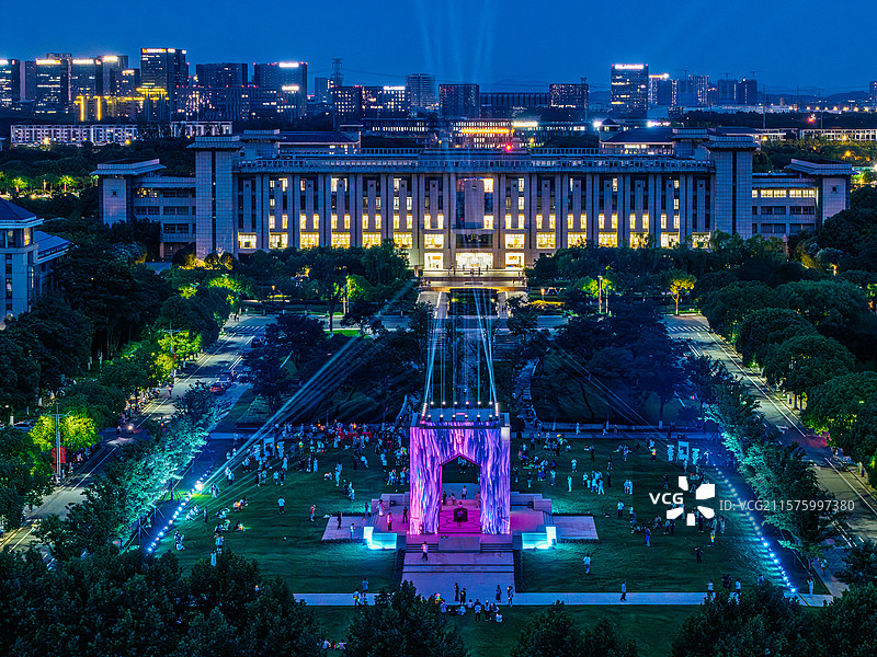 毕业季东南大学九龙湖至善亭灯光秀图片素材