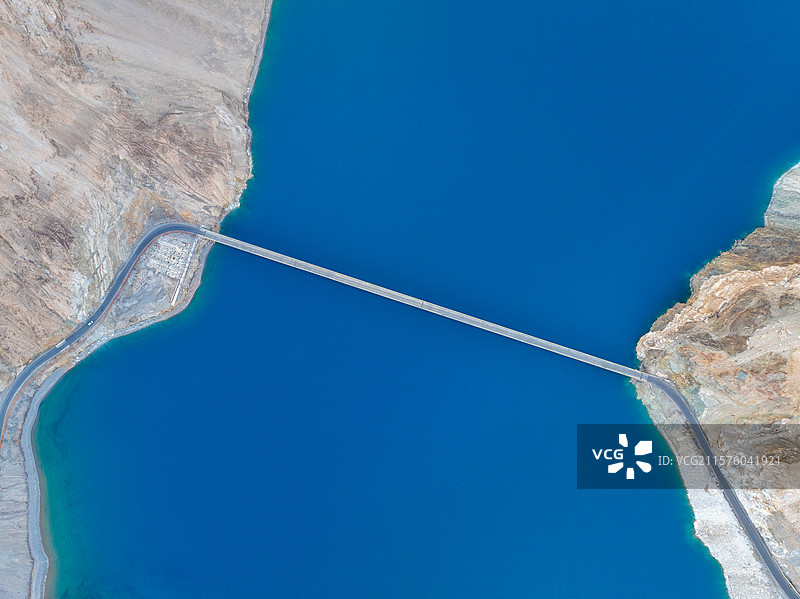 南疆班迪尔蓝湖航拍图片素材