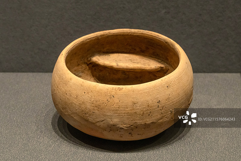 陕西考古博物馆陶盂仰韶文化距今5700-5000年2008年西安高陵区杨官寨遗址北区环壕H776段图片素材