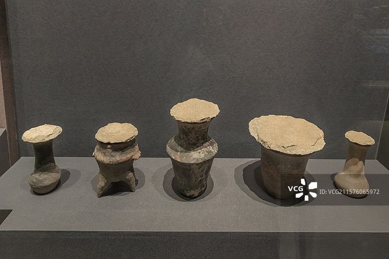 陕西考古博物馆陶器组合龙山晚期至夏代早期距今4300-3800年2020年府谷寨山遗址庙墕墓M4图片素材