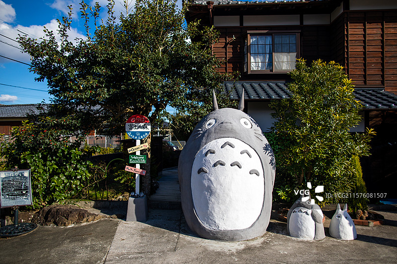 亚洲日本宫崎县富土的街边龙猫雕塑图片素材