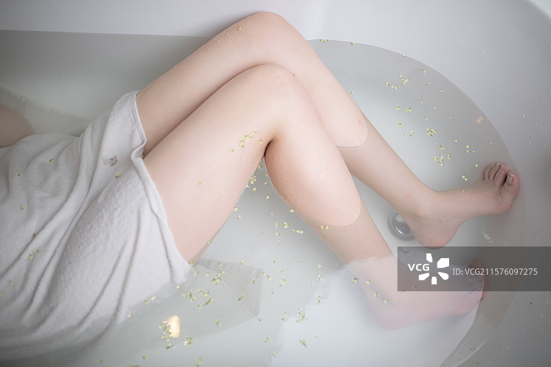 女性白皙的腿部图片素材