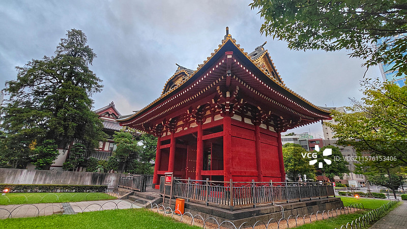 东京增上寺，它是净土宗寺院，历史悠久，建筑精美，是德川家灵庙，与东京铁塔相邻，文化价值极高。图片素材