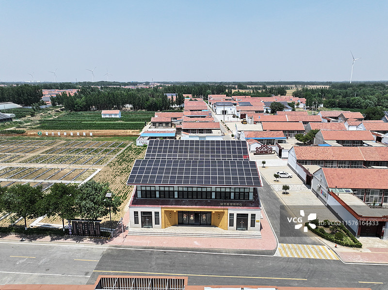 航拍夏季乡村蔬菜大棚自然风光图片素材