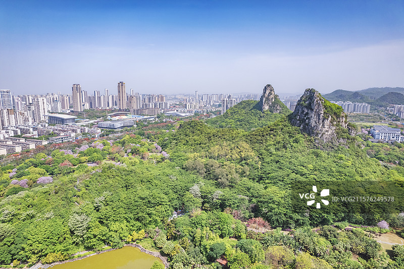 柳州河东新区与马鹿山公园航拍图片素材