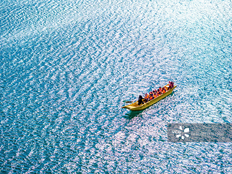 中国云南丽江宁蒗泸沽湖游船航拍风光图片素材