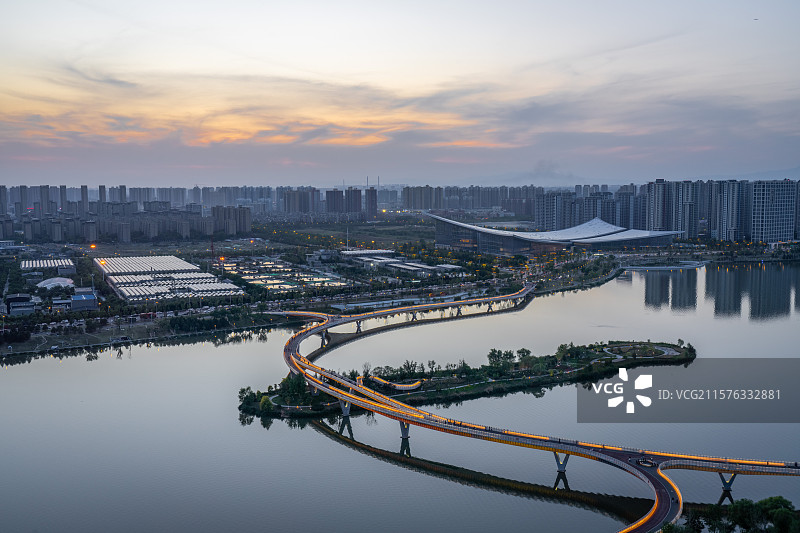 西安浐灞长安书院城市风光日落夜景全景图片素材
