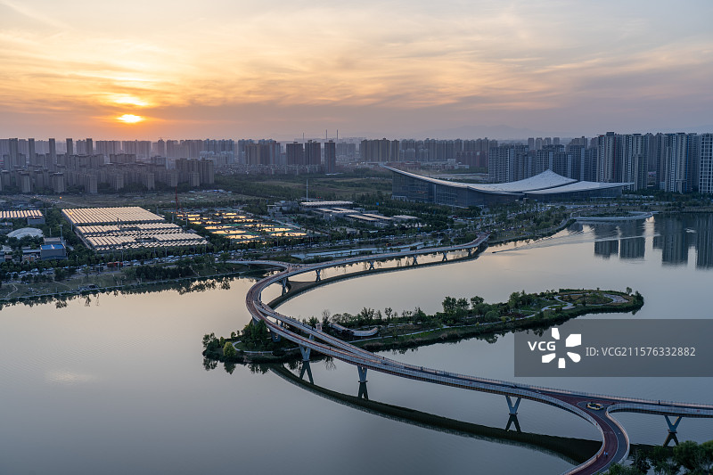西安浐灞长安书院城市风光日落夜景全景图片素材