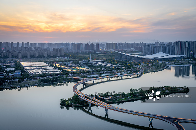 西安浐灞长安书院城市风光日落夜景全景图片素材