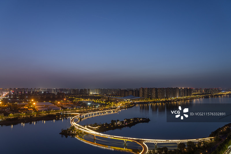 西安浐灞长安书院城市风光日落夜景全景图片素材