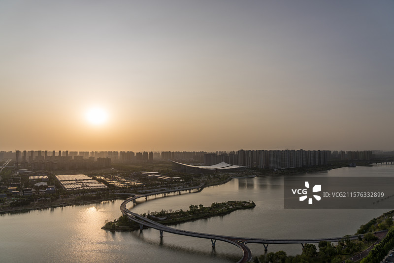 西安浐灞长安书院城市风光日落夜景全景图片素材