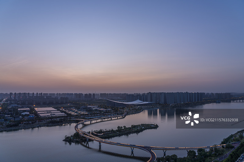 西安浐灞长安书院城市风光日落夜景全景图片素材