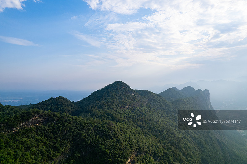四川绵阳北川羌族自治县鹰嘴岩蓝天白云航拍图片素材