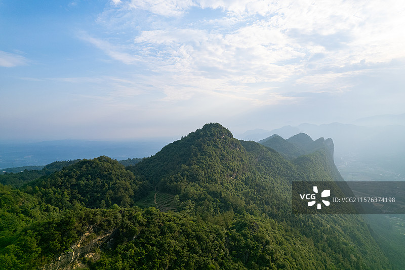四川绵阳北川羌族自治县鹰嘴岩蓝天白云航拍图片素材