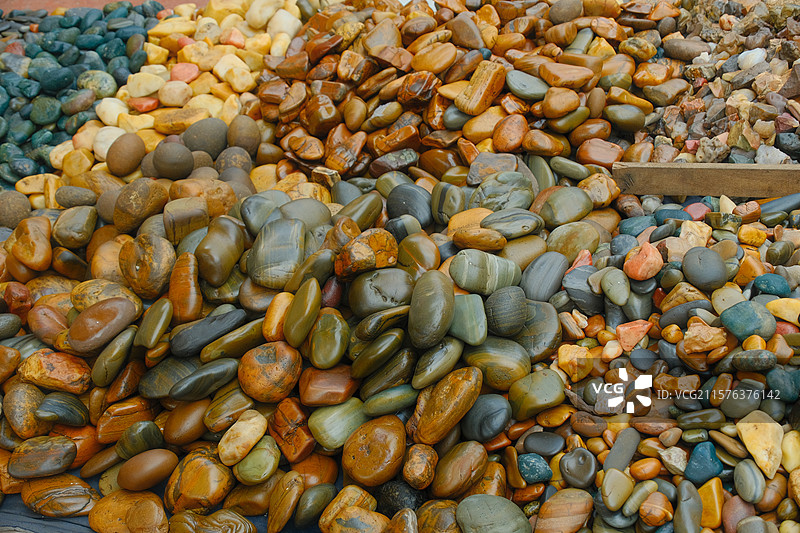 光滑的小石头图片素材