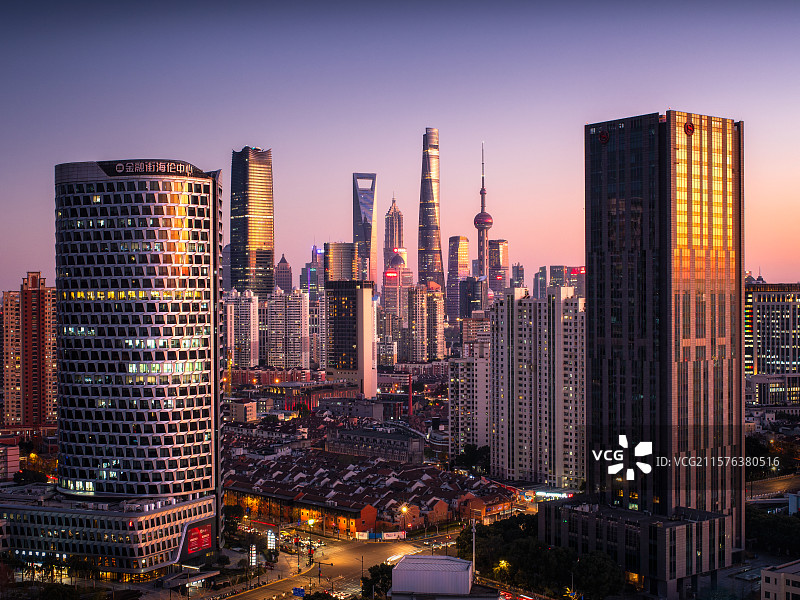 日落照耀上海高楼图片素材