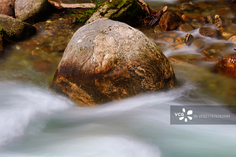 西藏山南错那勒布沟风景图片素材