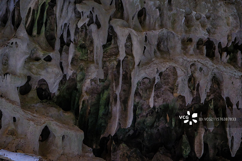 中国贵州黔南州罗甸大小井景区月亮洞和月亮洞天坑景观，中国南方喀斯特溶洞景观图片素材