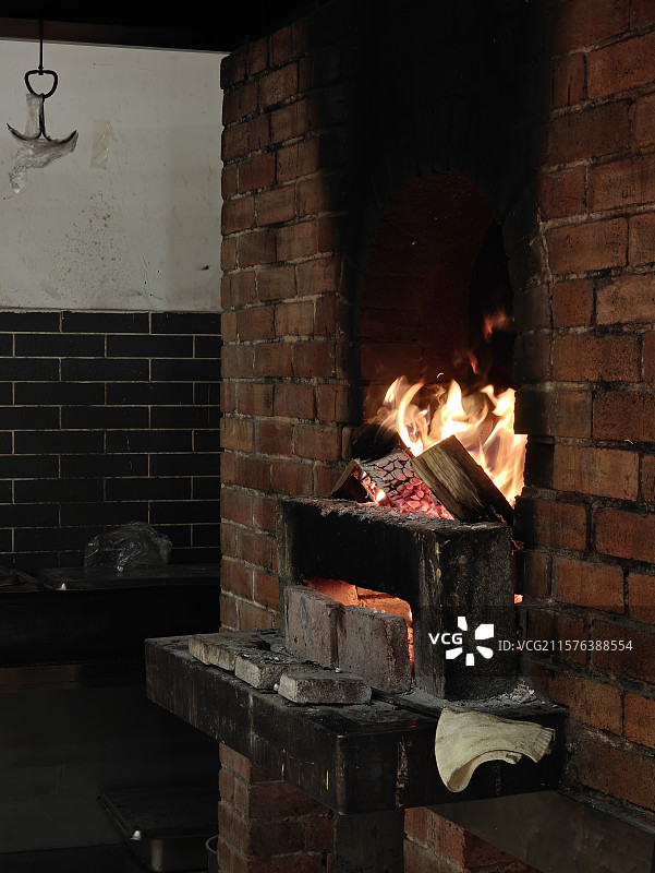 特色美食-火炉烤鸭图片素材