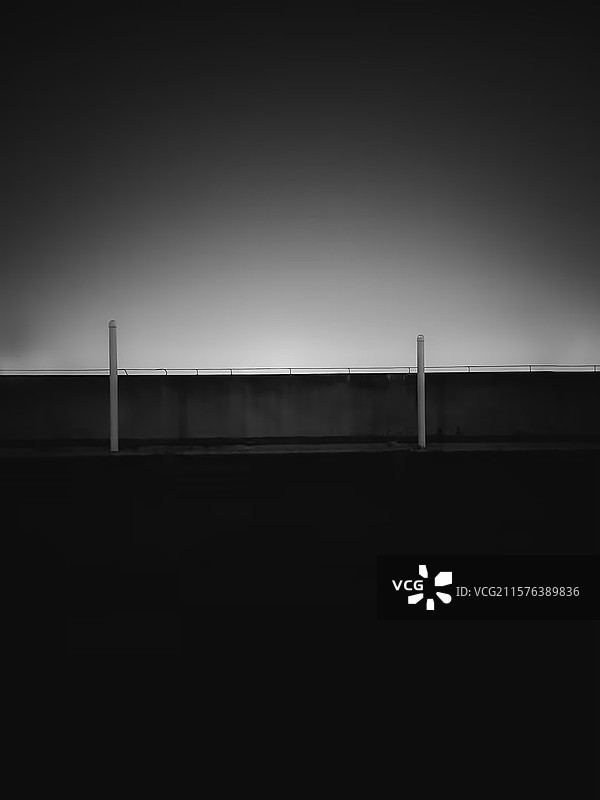 一线天（两级分化）黑白图片素材