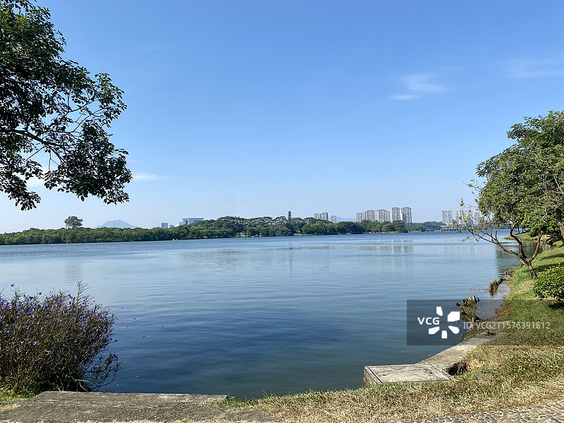 松湖烟雨，松山湖，东莞图片素材