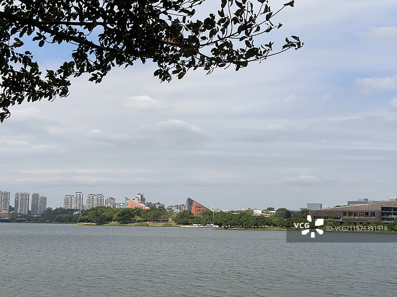 松湖烟雨，松山湖，东莞图片素材