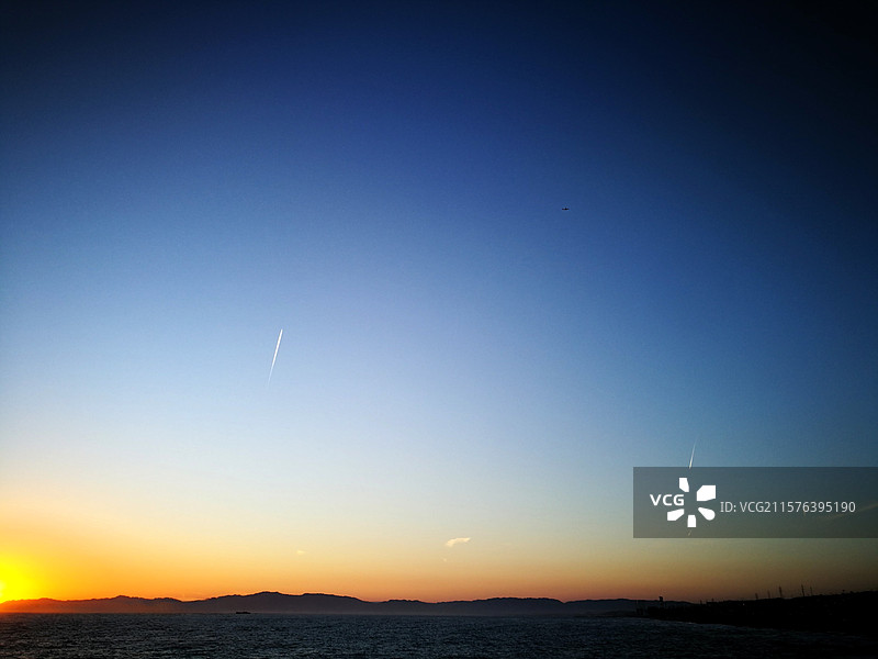 美国洛杉矶曼哈顿海滩日落时的海景图片素材