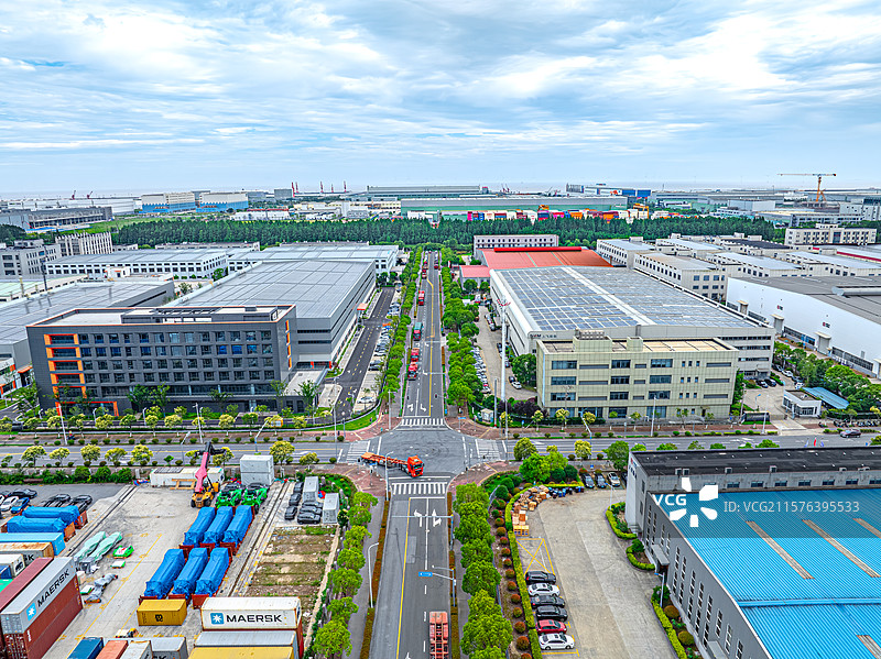 上海上飞飞机装备制造公司 上飞装备 航拍上海临港产业区标准厂房物流仓库 国产大飞机产业链 天雪路图片素材