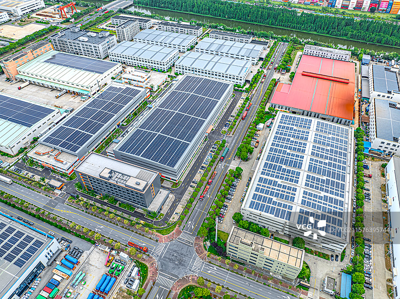 上海上飞飞机装备制造公司 上飞装备 航拍上海临港产业区标准厂房物流仓库 国产大飞机产业链 天雪路图片素材