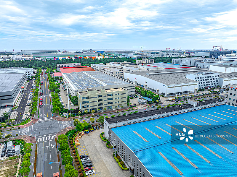 上海上飞飞机装备制造公司 上飞装备 航拍上海临港产业区标准厂房物流仓库 国产大飞机产业链 天雪路图片素材