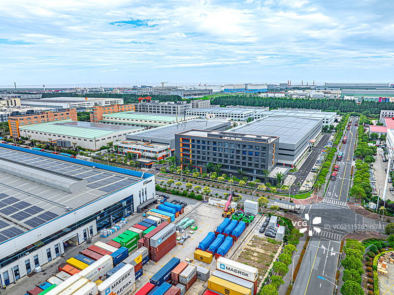 上海上飞飞机装备制造公司 上飞装备 航拍上海临港产业区标准厂房物流仓库 国产大飞机产业链 天雪路图片素材