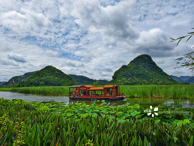 画中游（普者黑天鹅湖一景）图片素材