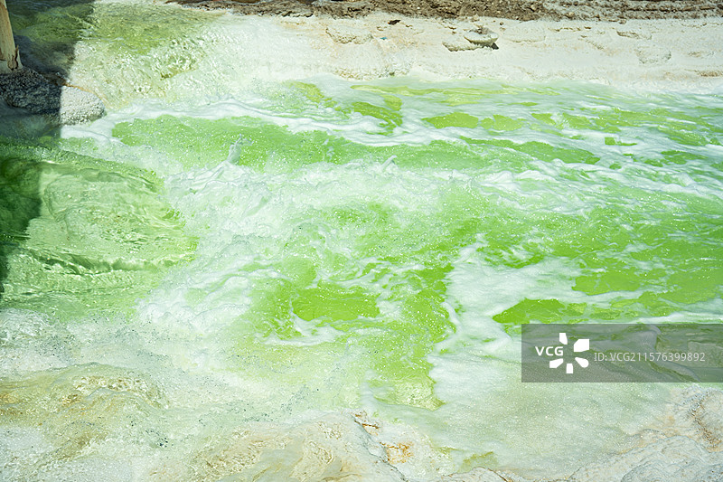 青海察尔汗盐湖 苹果汁图片素材