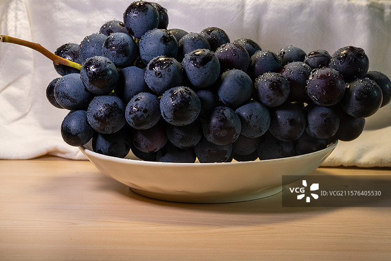 一串紫色葡萄图片素材