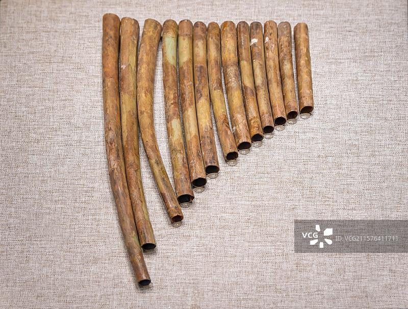 河南博物院 博物馆 文物 骨排箫  西周 1997年鹿邑县太清宫镇长子口墓出土图片素材