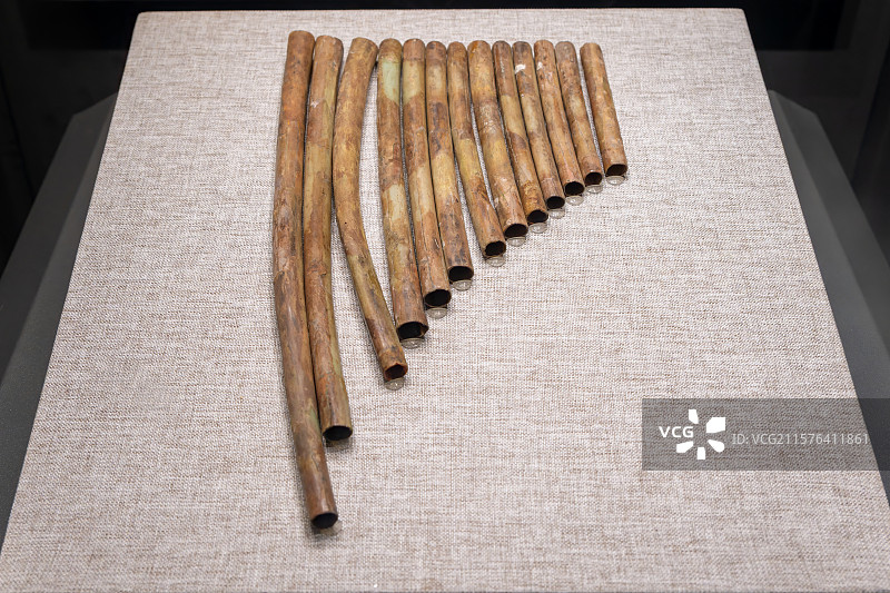 河南博物院 博物馆 文物 骨排箫  西周 1997年鹿邑县太清宫镇长子口墓出土图片素材