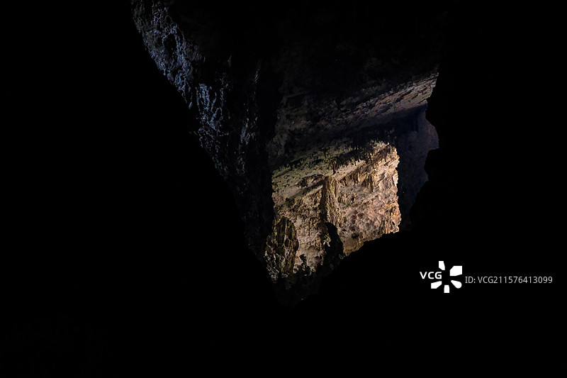 中国贵州黔南州罗甸大小井景区响水洞景观，中国南方喀斯特溶洞景观图片素材