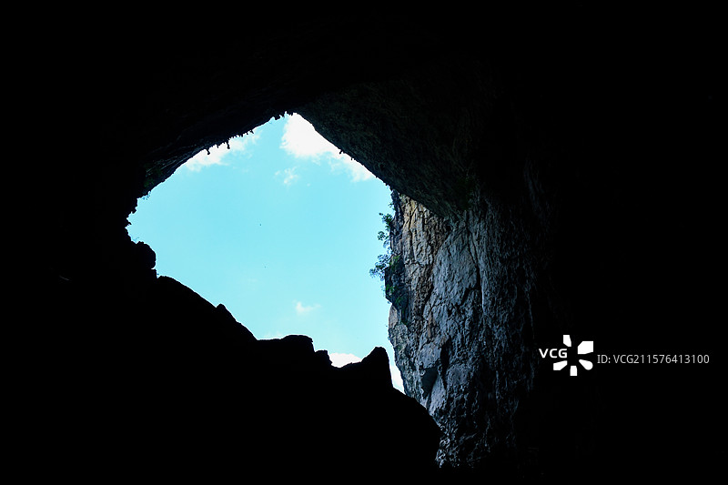 中国贵州黔南州罗甸大小井景区响水洞景观，中国南方喀斯特溶洞景观图片素材