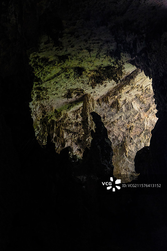 中国贵州黔南州罗甸大小井景区响水洞景观，中国南方喀斯特溶洞景观图片素材