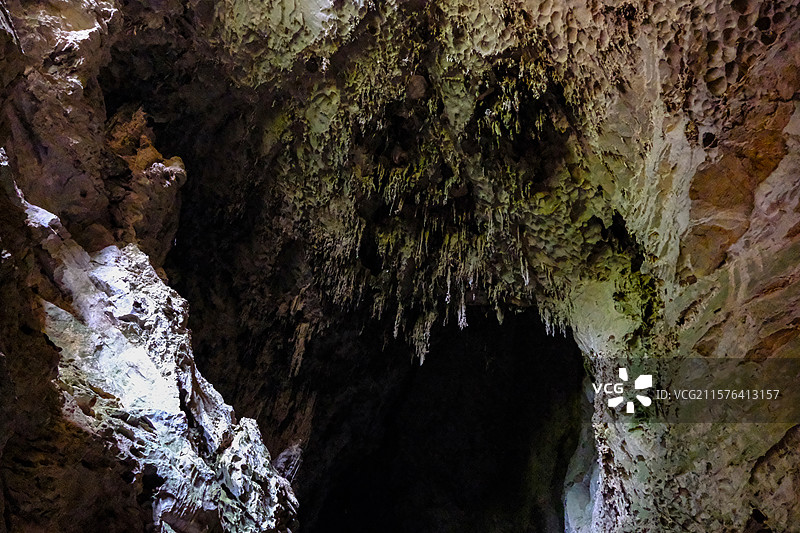 中国贵州黔南州罗甸大小井景区响水洞景观，中国南方喀斯特溶洞景观图片素材