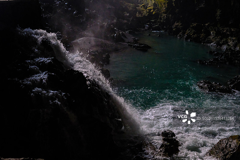 中国贵州黔南州罗甸大小井景区响水洞景观，中国南方喀斯特溶洞景观图片素材