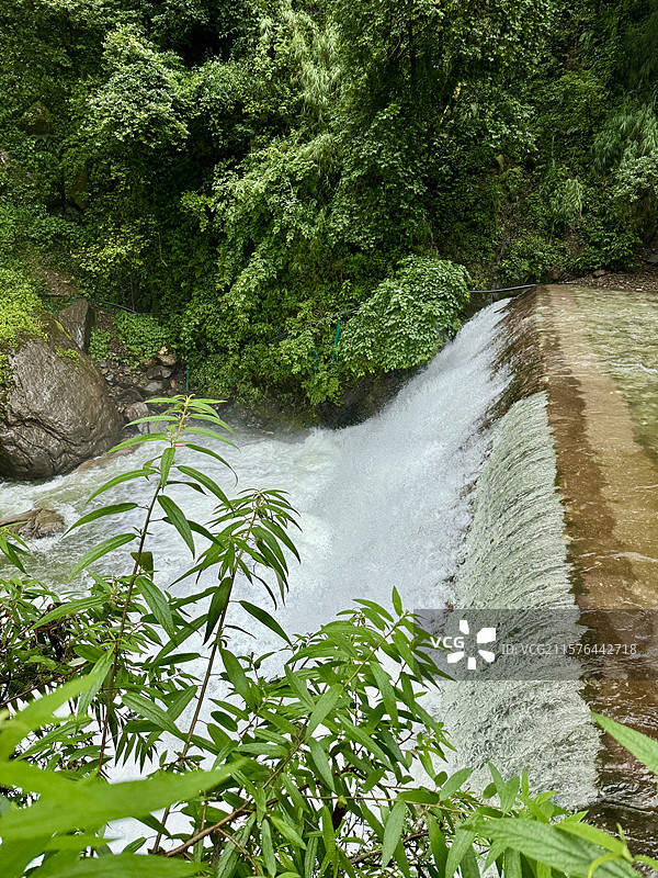 温泉瀑布一摄于西昌螺髻九十九里图片素材