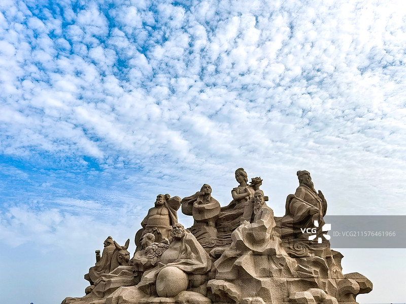 烟台蓬莱阁风景区八仙过海雕塑作品图片素材