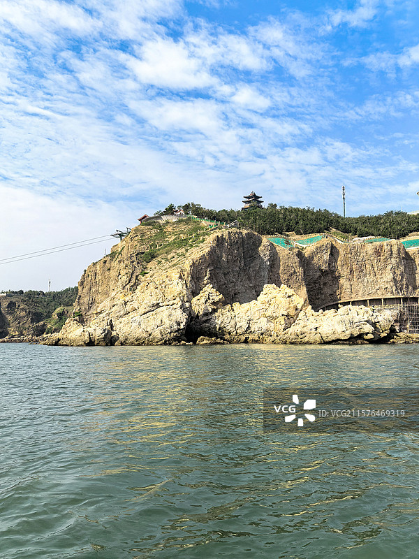 烟台蓬莱风景区悬崖古栈道田横栈道全景图片素材
